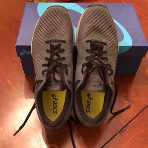 Asics Weldon X in Carbon/Onyx/Mid-Grey